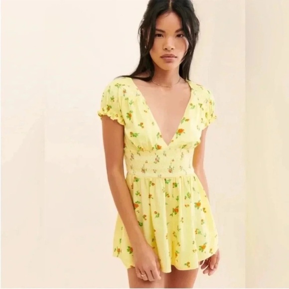 Urban Outfitters Laney  Yellow Floral Romper - Picture 1 of 12